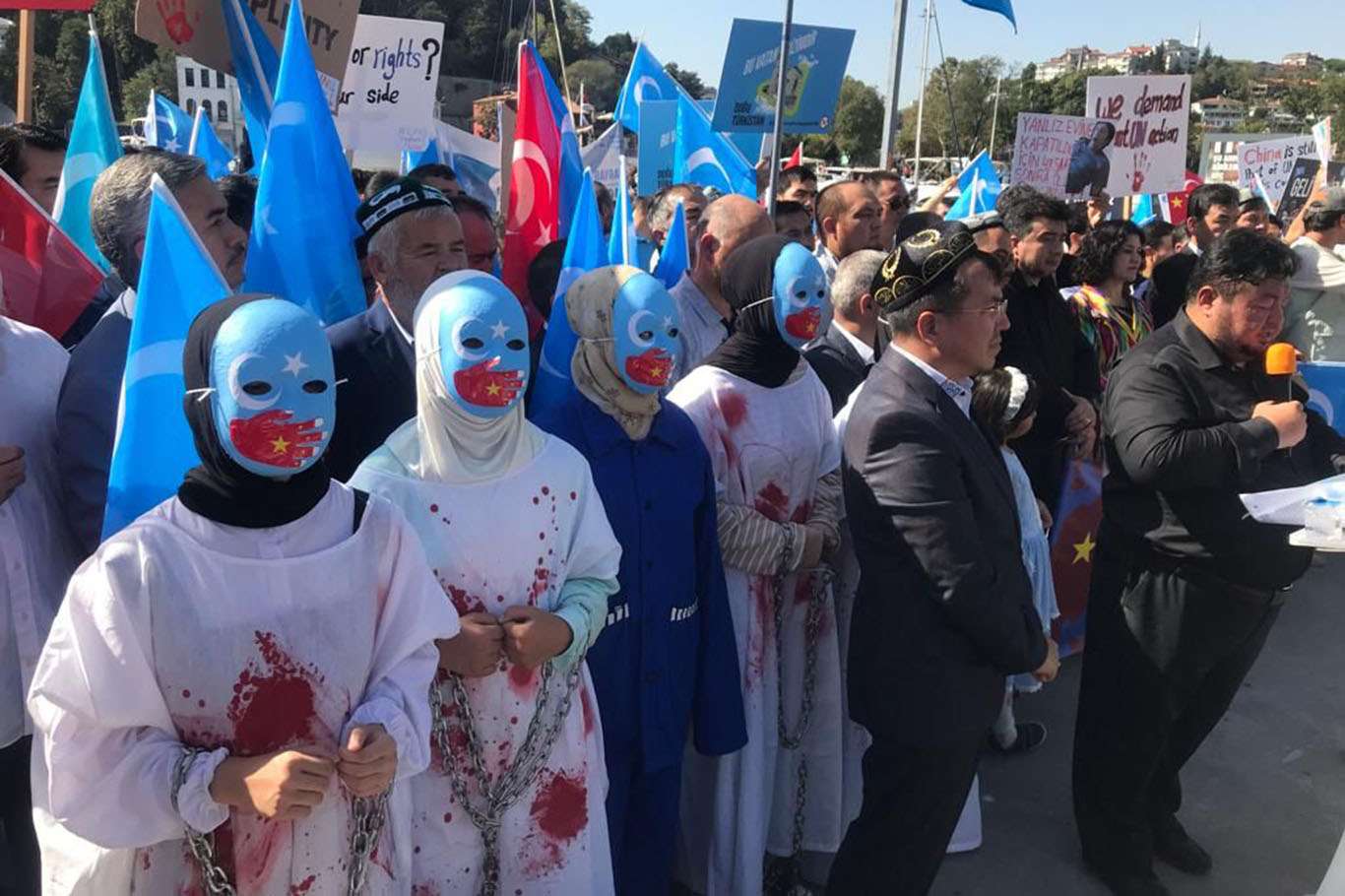 Doğu Türkistan işgalinin 73'üncü yıl dönümümde İstanbul'da Çin protestosu Doğu Türkistan işgalinin 73'üncü yıl dönümümde İstanbul'da Çin protestosu